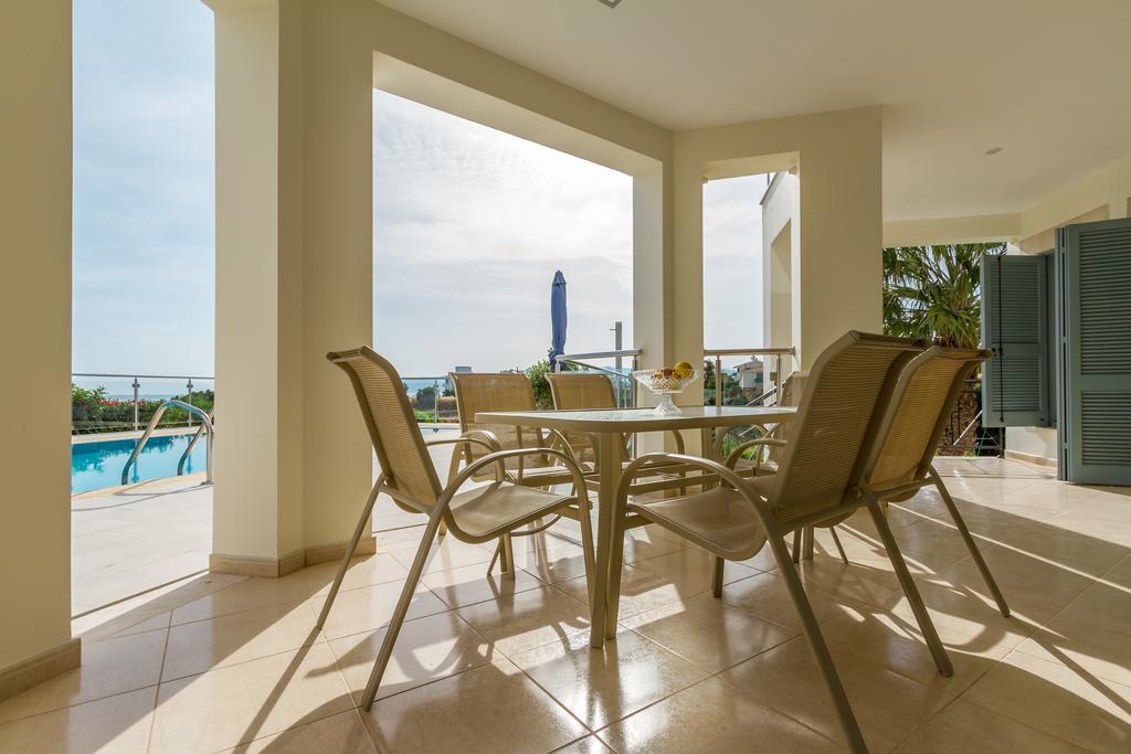Villa Riverside Polis 外观 照片